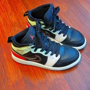 Girls Jordan Retro 1 sneakers